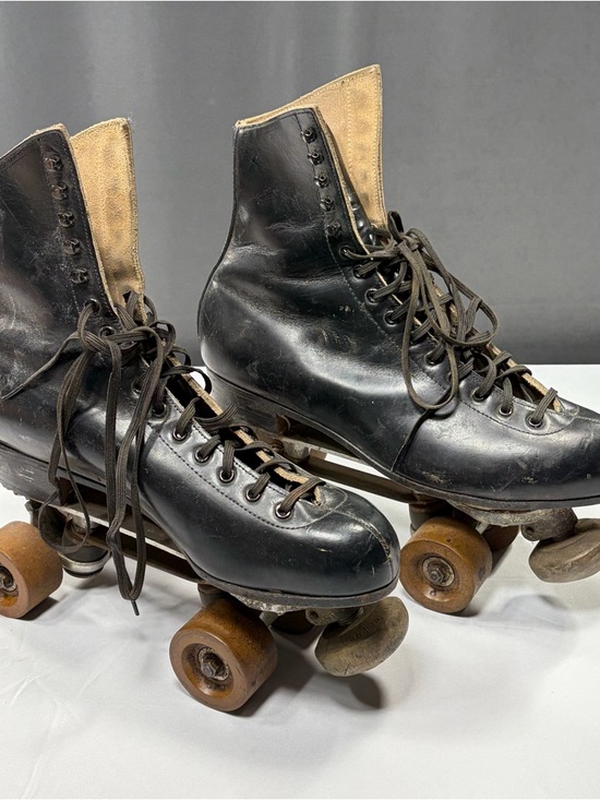 Riedell Other - Riedell Roller Skates Black Leather Size 9 Vintage Quad Chicago Plate